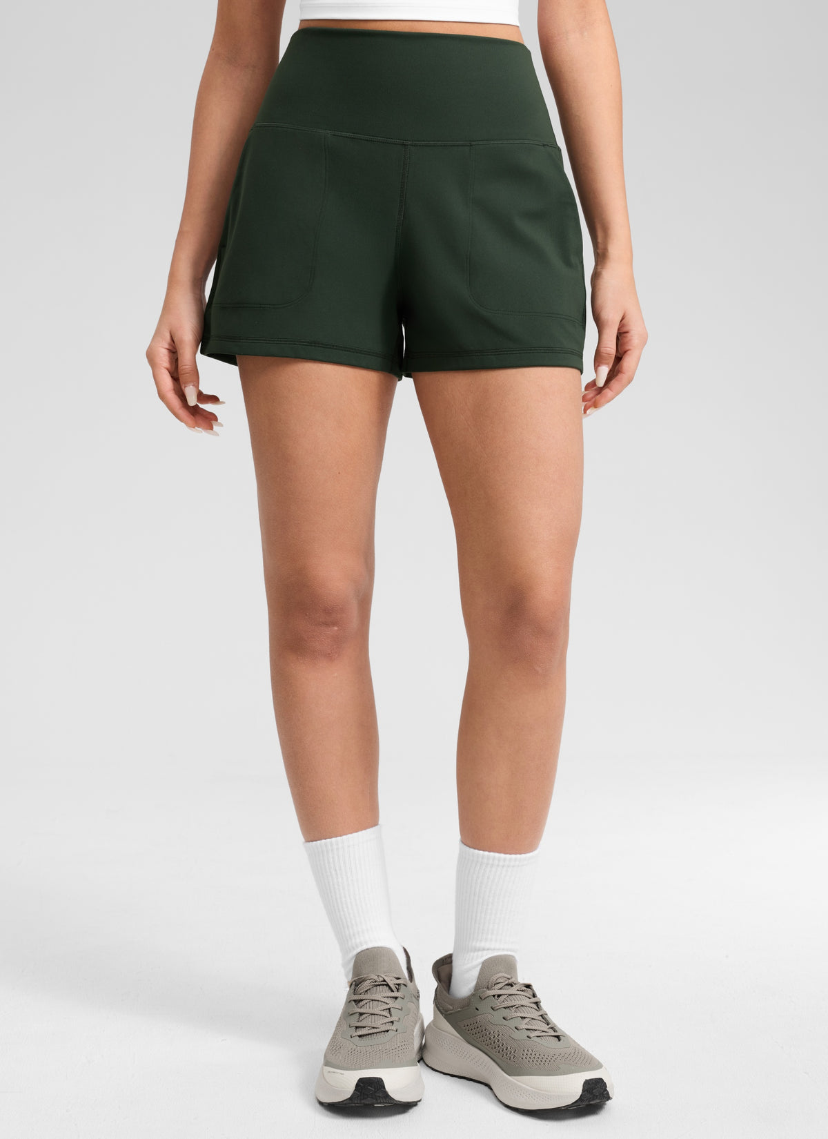 CRZ YOGA Damen Butterlift Shorts mit Taschen ohne Liner - 7,6 cm Legende Grün @model_info:Anano
