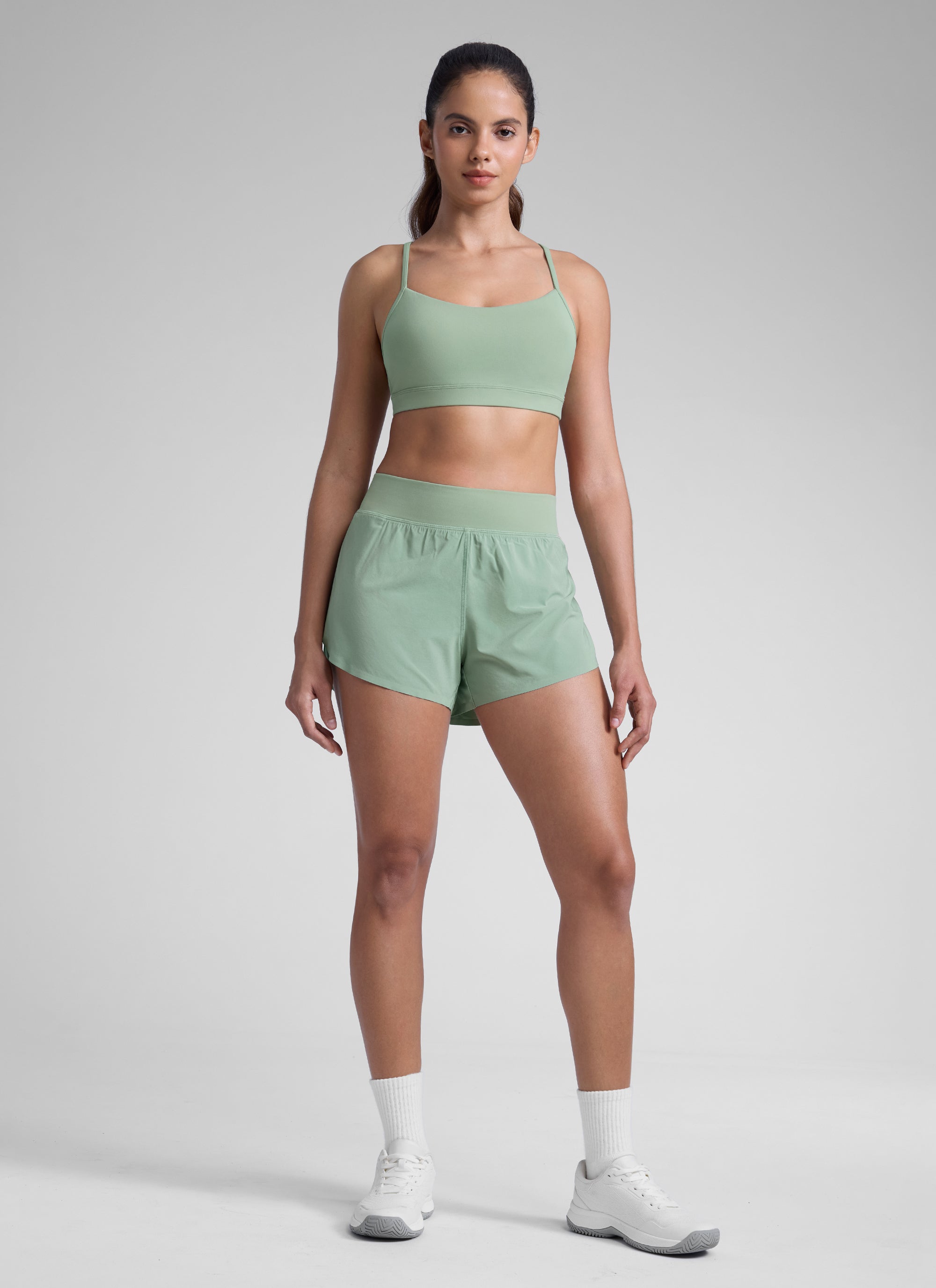 CRZ YOGA Damen Splits Sport Shorts mit Reißverschlusstasche - 8cm Grüner Palmenhof