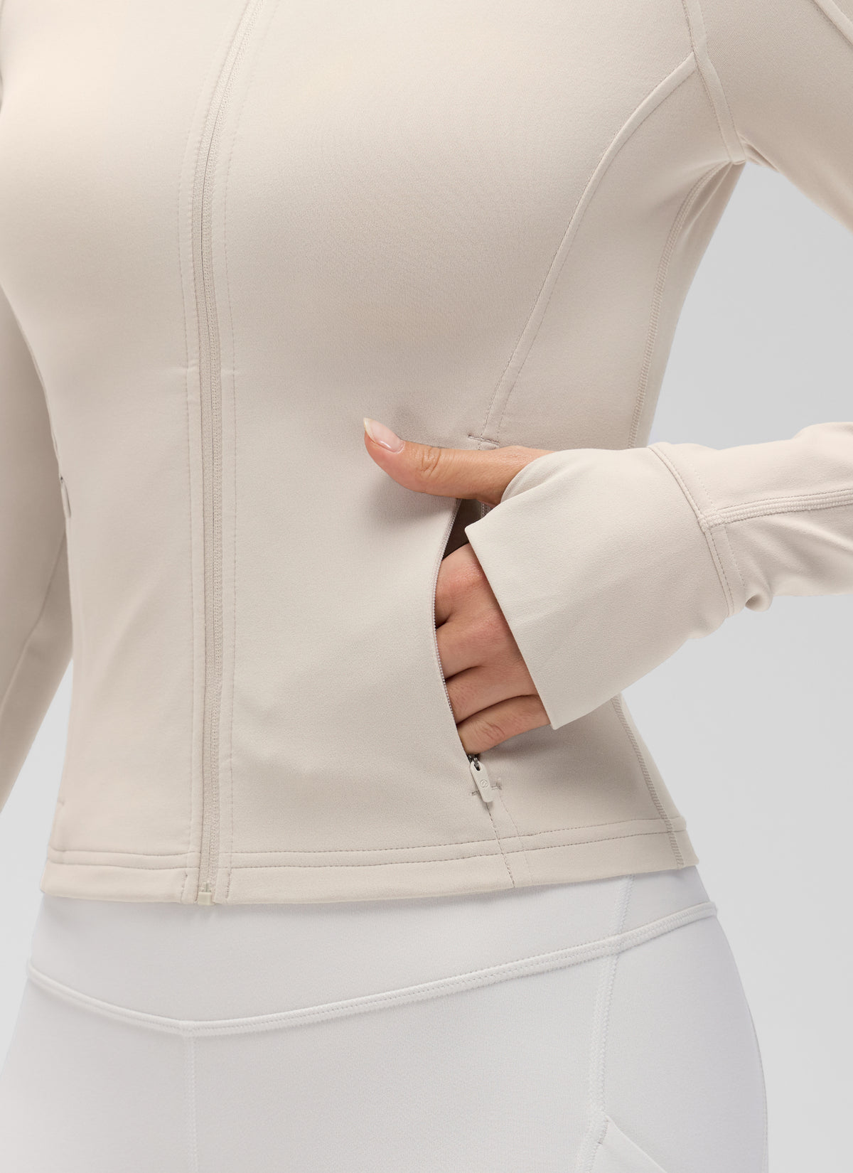CRZ YOGA Damen Butterluxe Full Zipper Sport Jacke mit Daumenloch Mojave-Braun @model_info:Anna
