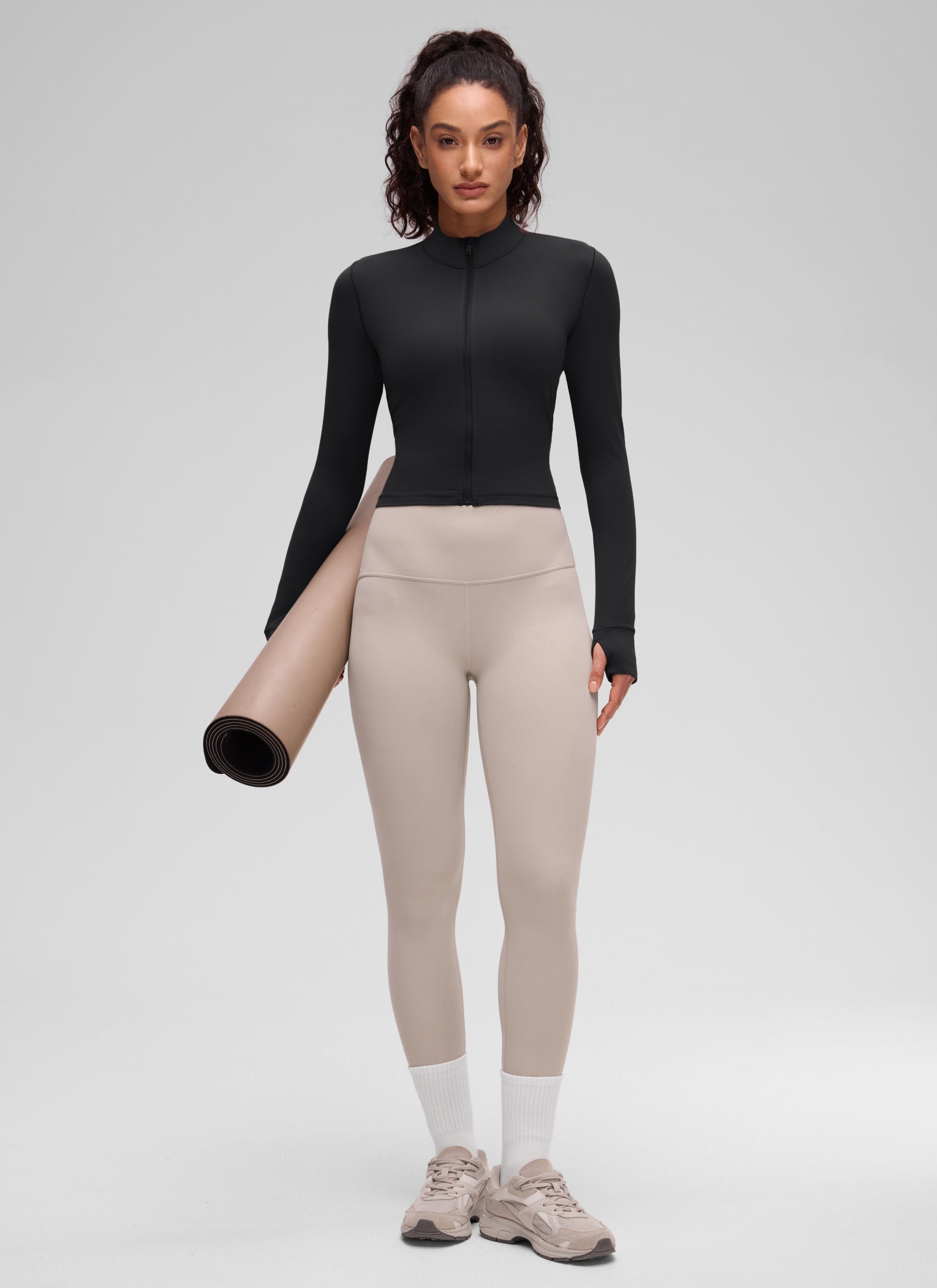 CRZ YOGA Damen Butterluxe Reißverschluss Cropped Jacke mit Daumenloch Schwarz