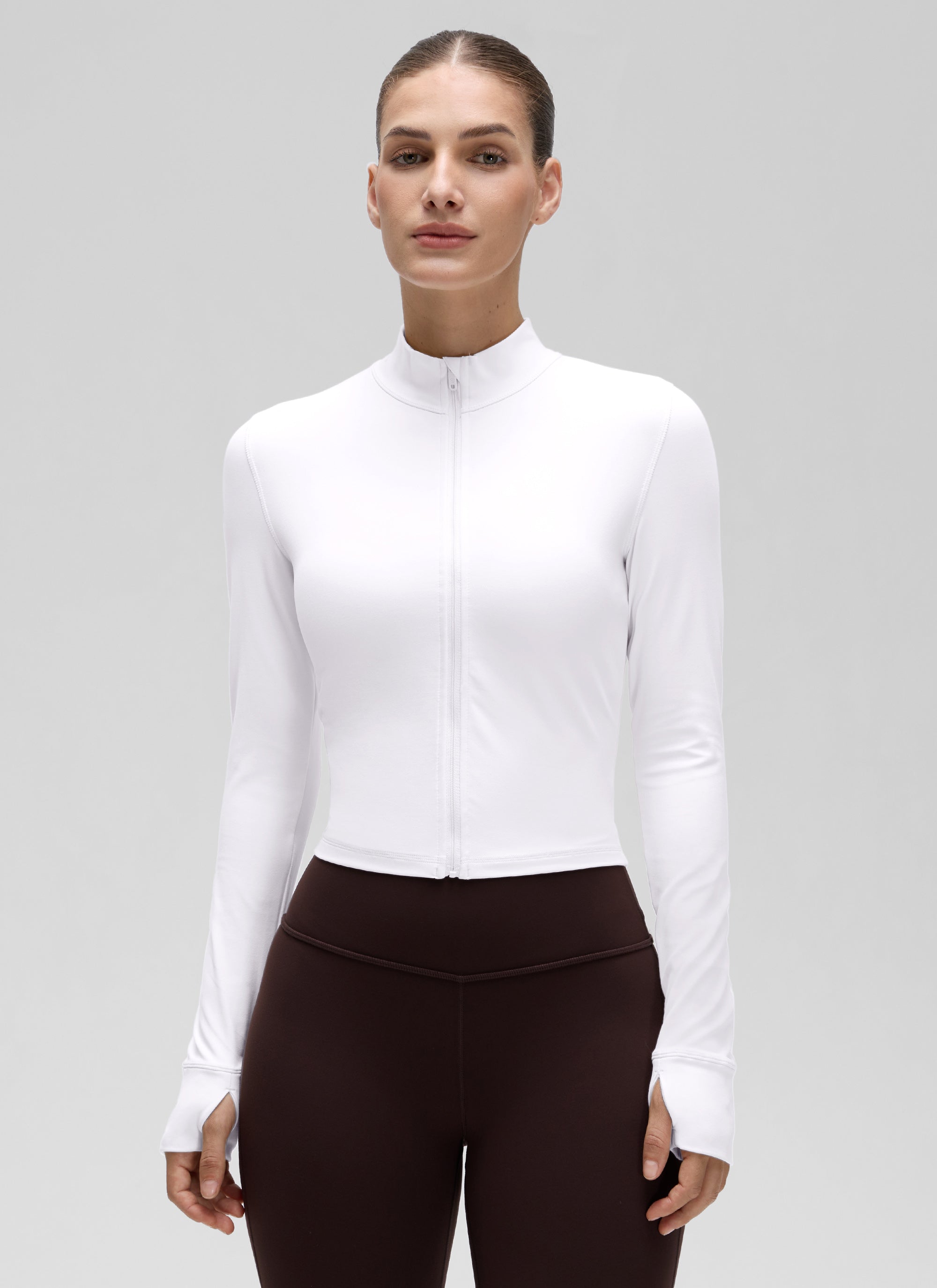 CRZ YOGA Damen Butterluxe Reißverschluss Cropped Jacke mit Daumenloch Weiss