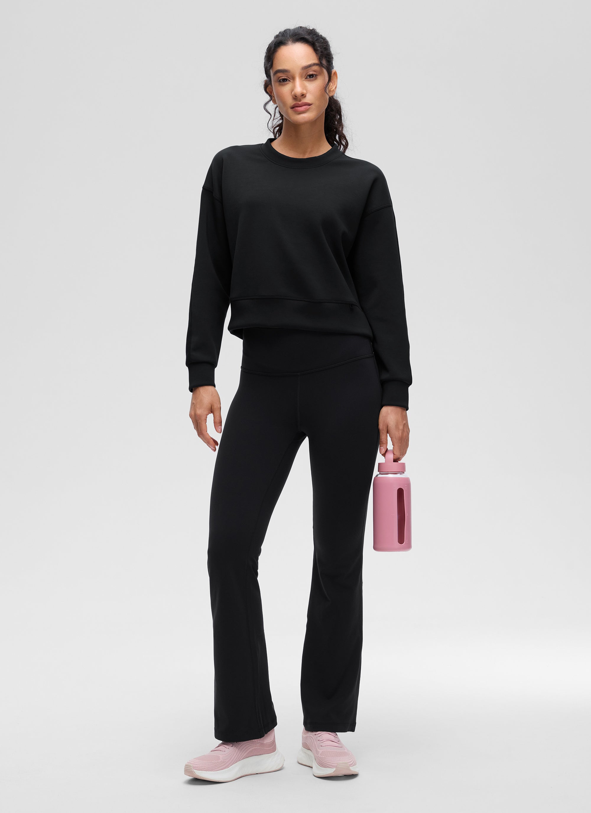 CRZ YOGA Damen SoftAura Oversized Rundhalsausschnitt Sweatshirt Schwarz @model_info:larissa