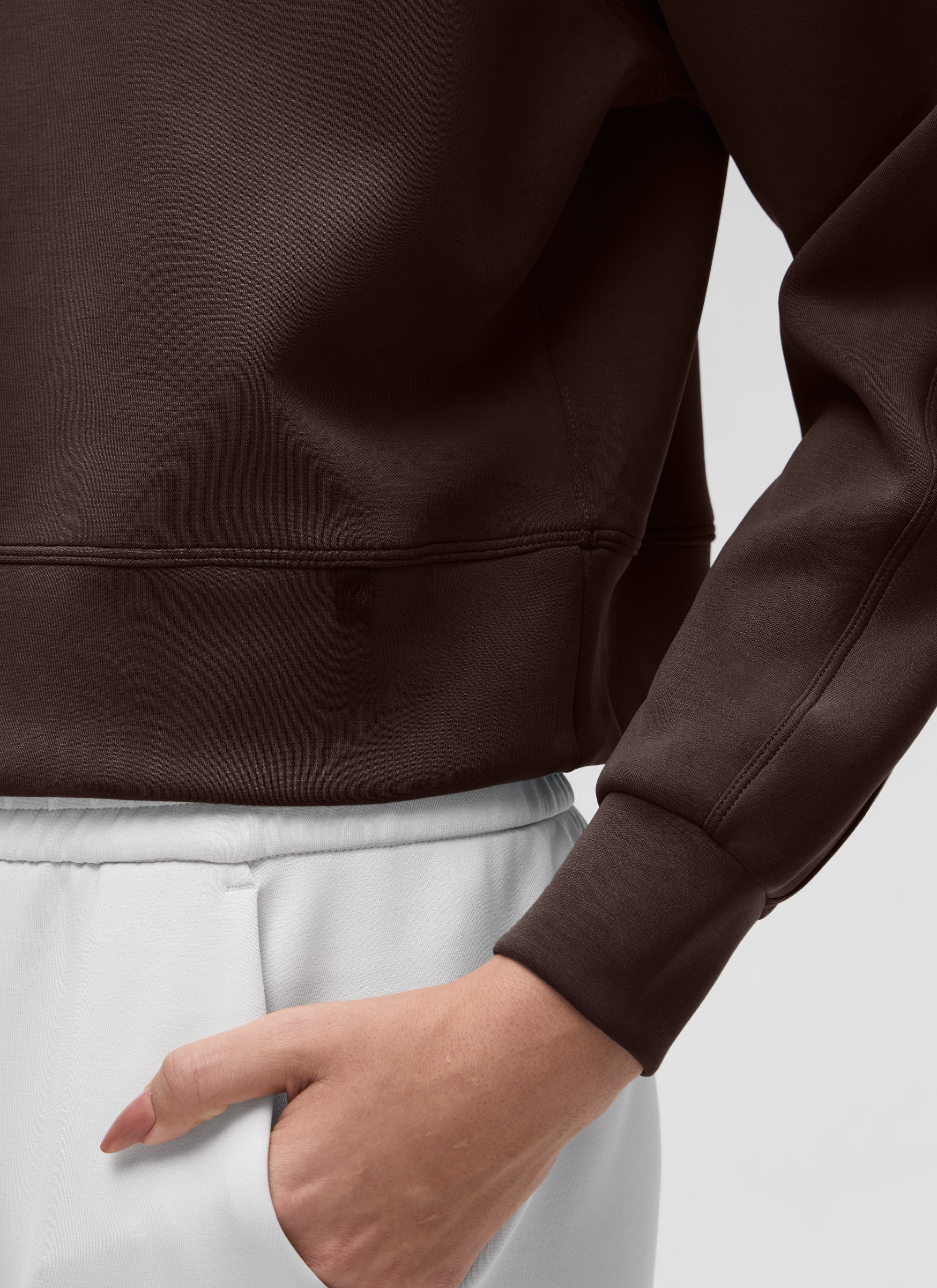 CRZ YOGA Damen SoftAura Oversized Rundhalsausschnitt Sweatshirt Heißes Fudge-Brown @model_info:J
