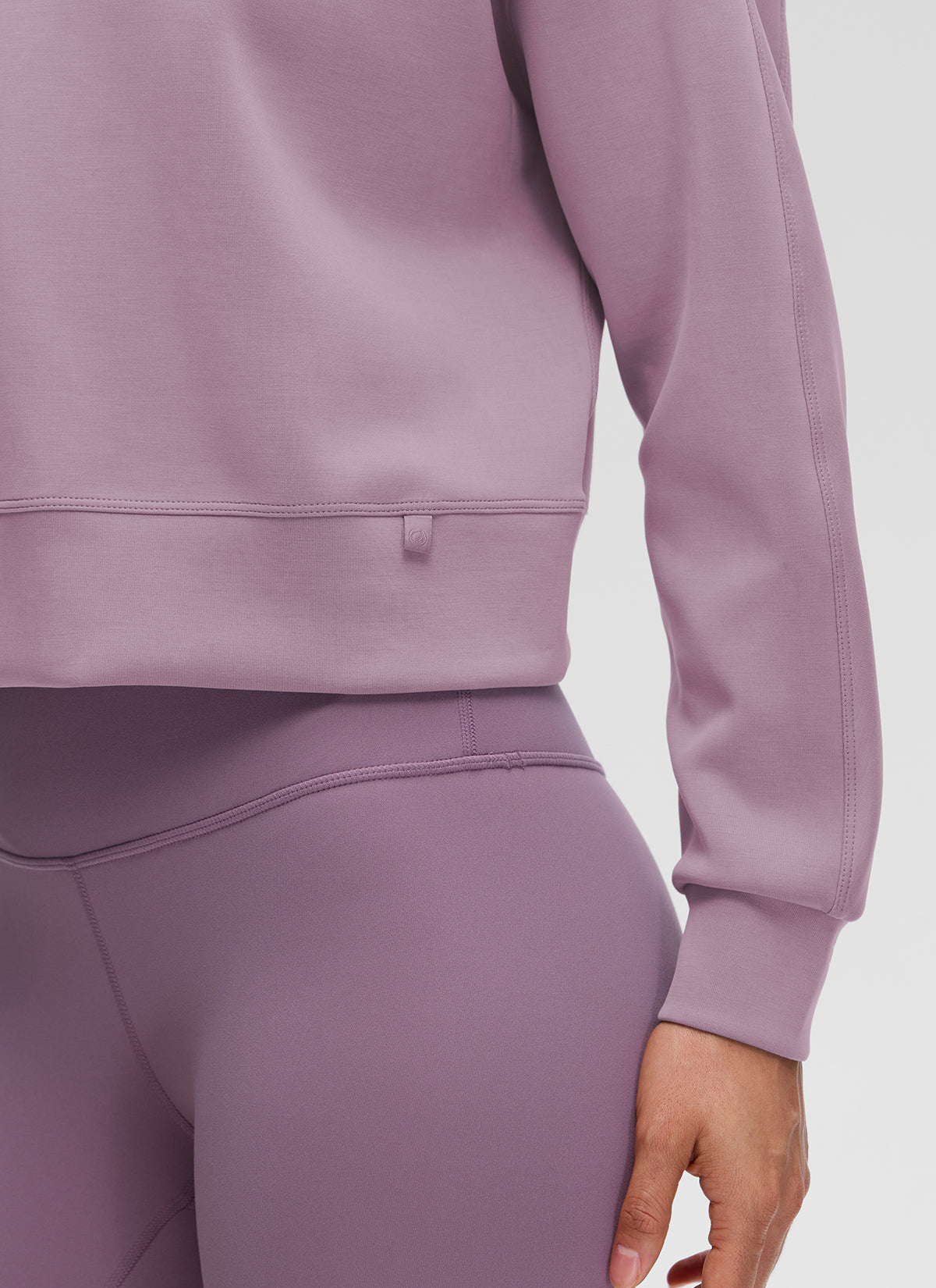 CRZ YOGA Damen SoftAura Oversized Rundhalsausschnitt Sweatshirt Lavendel Hell @model_info:Larissa