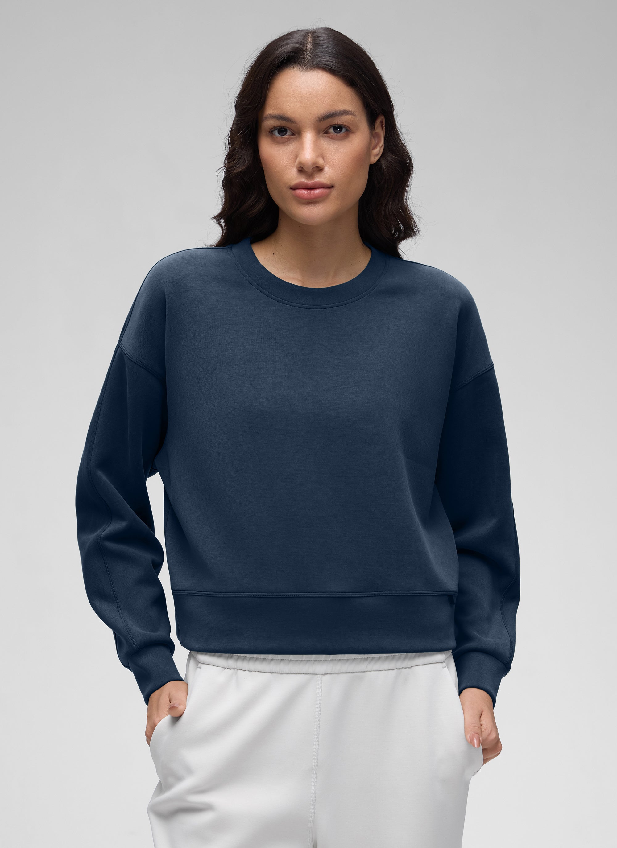 CRZ YOGA Damen SoftAura Oversized Rundhalsausschnitt Sweatshirt Tinte Blau @model_info:J