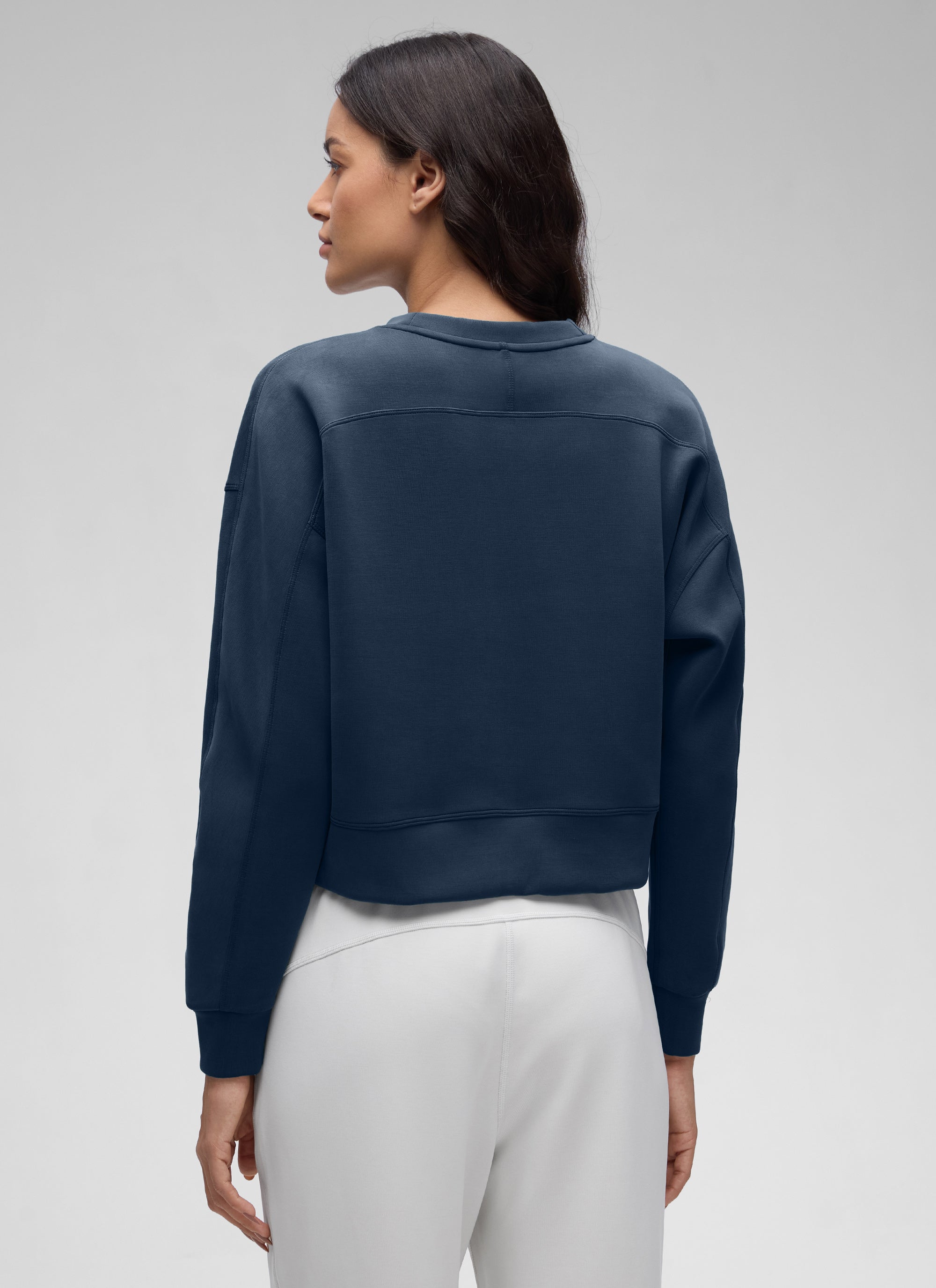 CRZ YOGA Damen SoftAura Oversized Rundhalsausschnitt Sweatshirt Tinte Blau @model_info:J