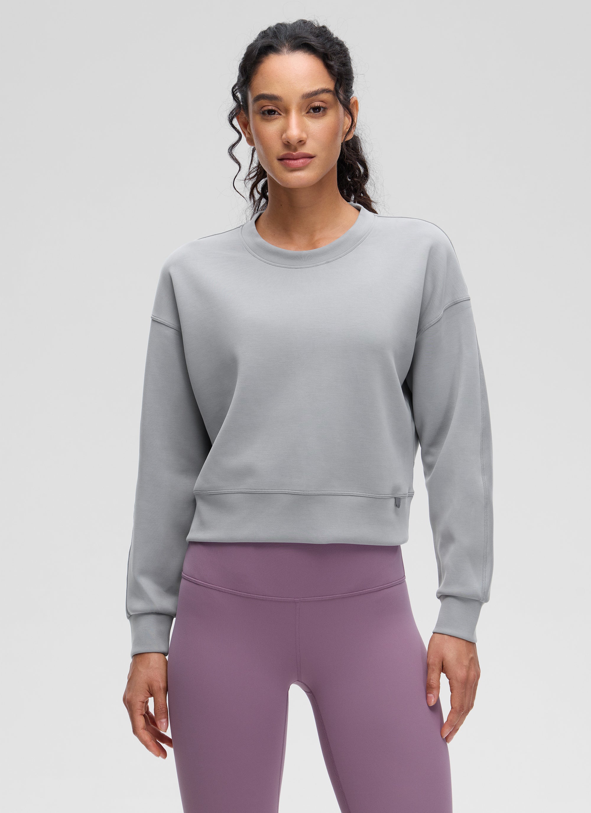 CRZ YOGA Damen SoftAura Oversized Rundhalsausschnitt Sweatshirt Nashorngrau @model_info:larissa